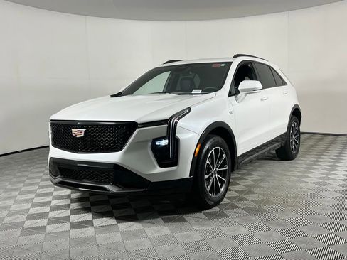 Used 2024 Cadillac XT4 Sport image 3