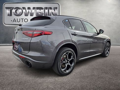 Used 2023 Alfa Romeo Stelvio Ti image 4