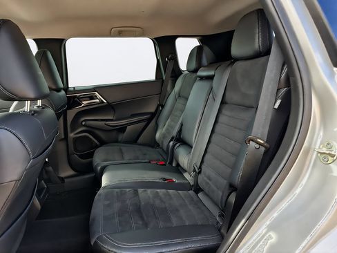 Used 2023 Mitsubishi Outlander SE FWD image 24