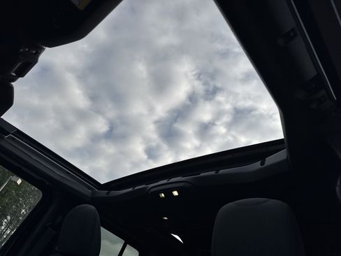 Used 2024 Jeep Wrangler Sahara w/ Safety Group image 33