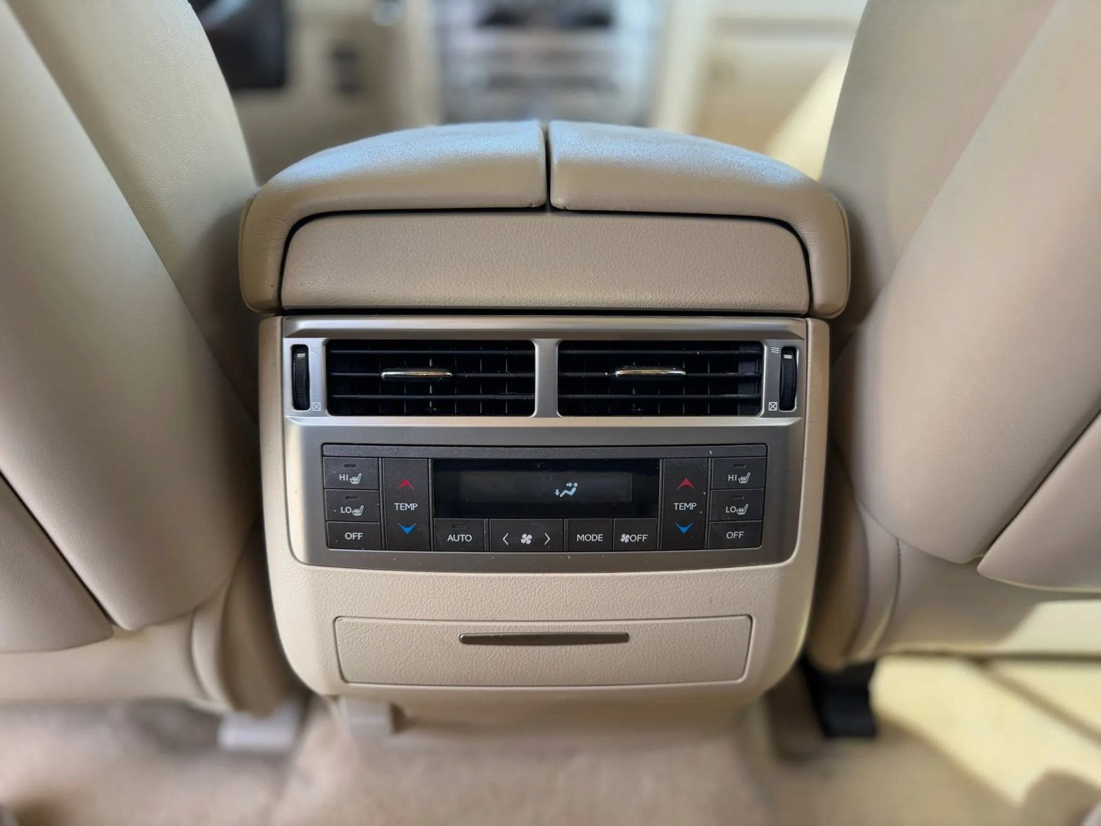 Used 2013 Lexus LX 570 4WD w/ Luxury Pkg image 73
