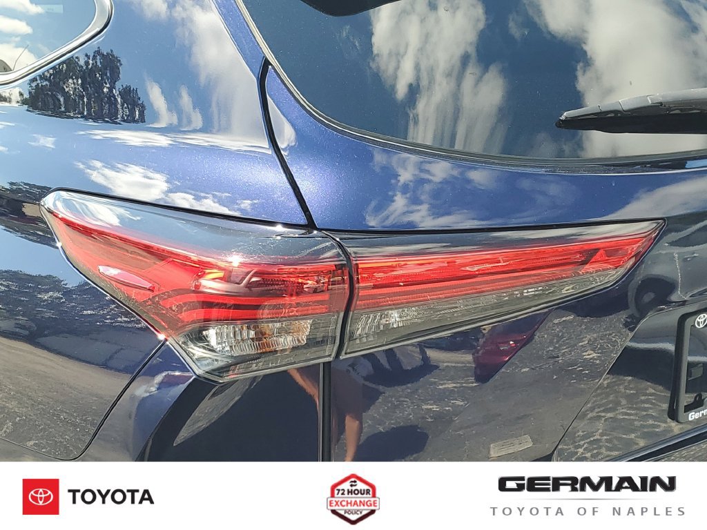 Used 2022 Toyota Highlander XLE AWD/4WD image 17