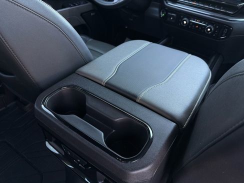 Used 2024 Chevrolet Silverado 2500 ZR2 w/ Technology Package image 40