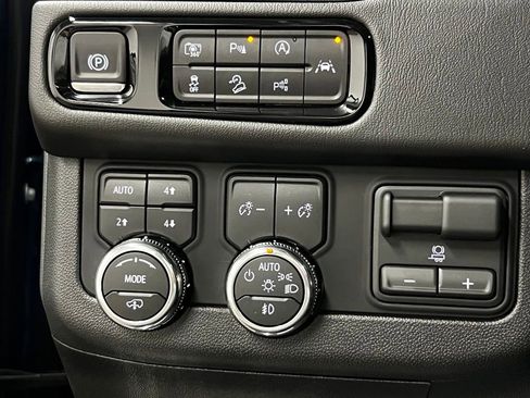 New 2026 GMC Yukon Denali w/ Denali Reserve Package AWD/4WD image 15