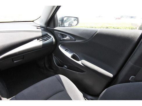 Used 2025 Chevrolet Malibu LT FWD image 11