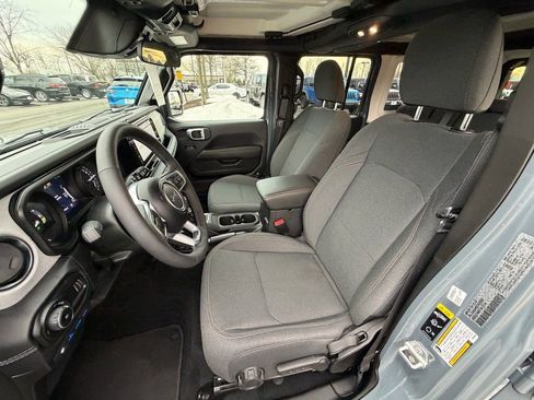 Used 2025 Jeep Wrangler Unlimited Sahara image 20