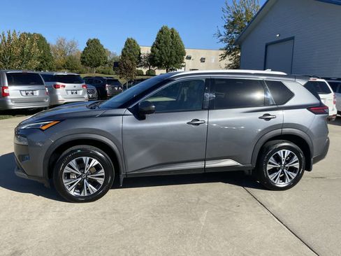 Used 2021 Nissan Rogue SV w/ Premium Package image 3