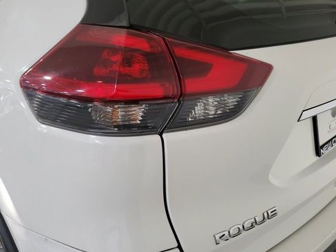Used 2019 Nissan Rogue SV image 29