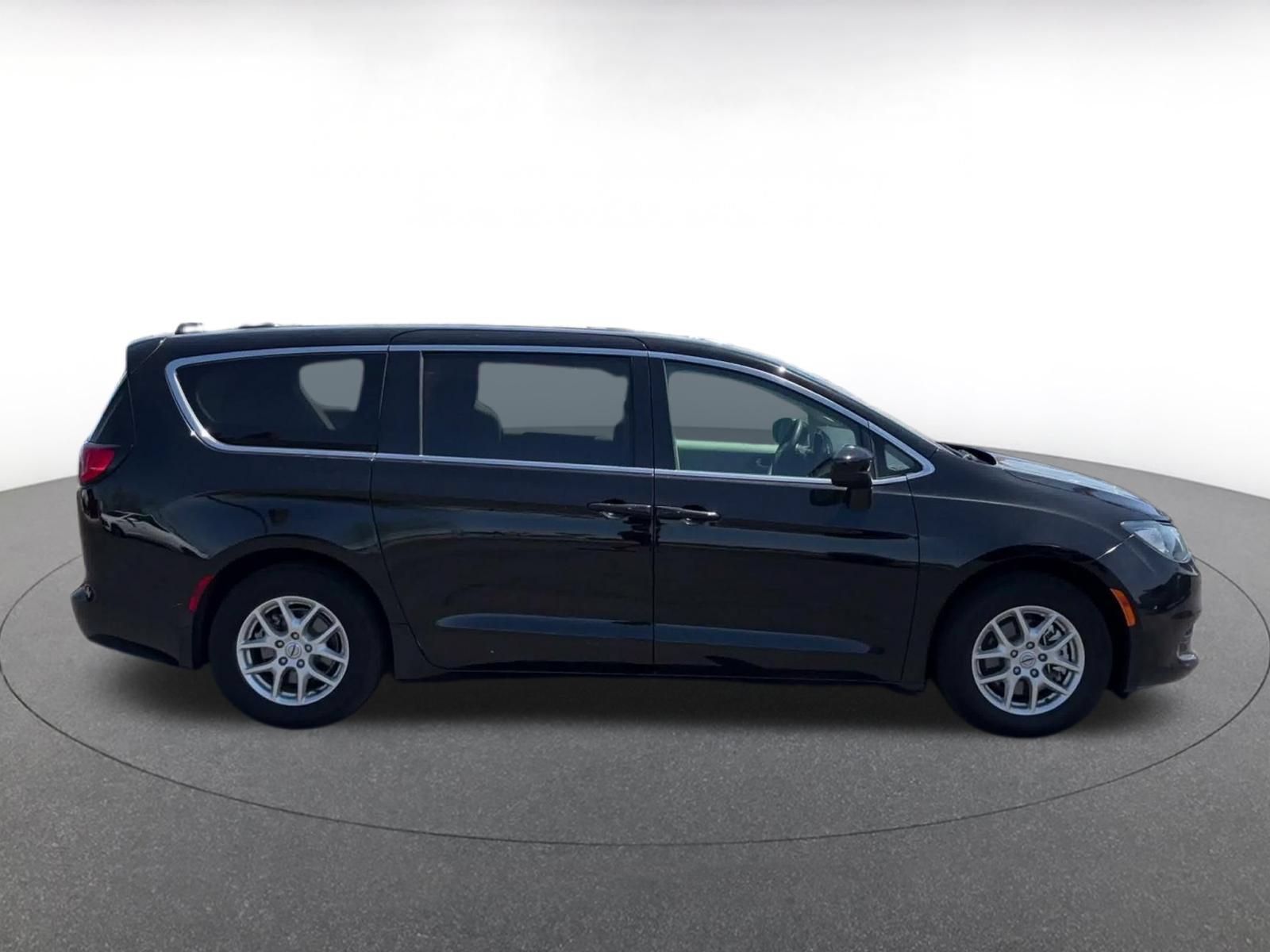 Used 2024 Chrysler Voyager LX FWD image 15