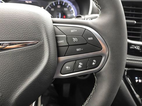 New 2026 Chrysler Pacifica Select image 25