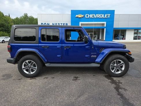 Used 2018 Jeep Wrangler Unlimited Sahara w/ Dual Top Group AWD/4WD image 26