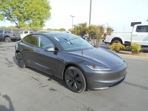 Used 2026 Tesla Model 3 RWD image 2