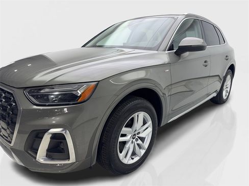Used 2023 Audi Q5 2.0T Premium w/ Convenience Package image 11