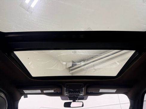 Used 2021 Ford F350 Platinum w/ Tremor Off-Road Package image 48