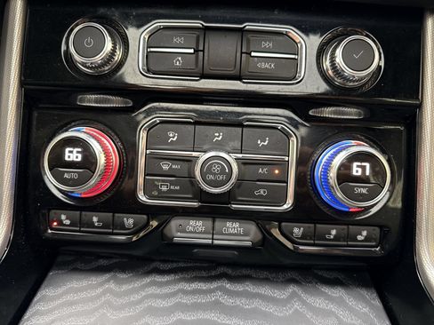 Used 2024 GMC Yukon XL Denali AWD/4WD image 8