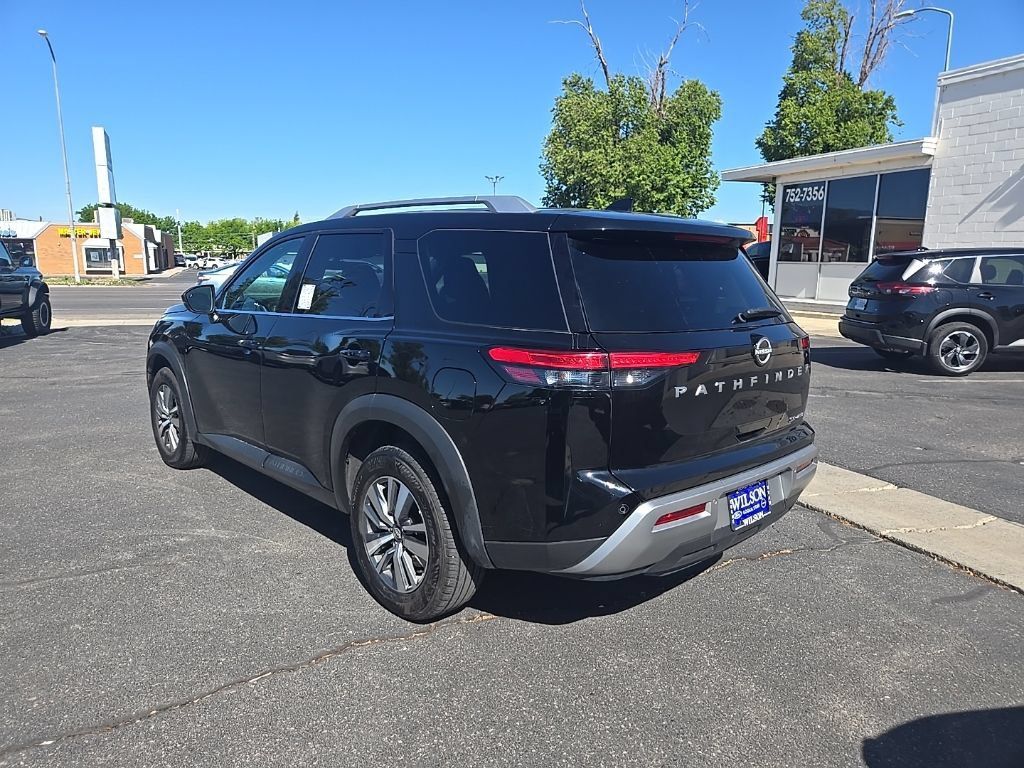 Used 2025 Nissan Pathfinder SL AWD/4WD image 7