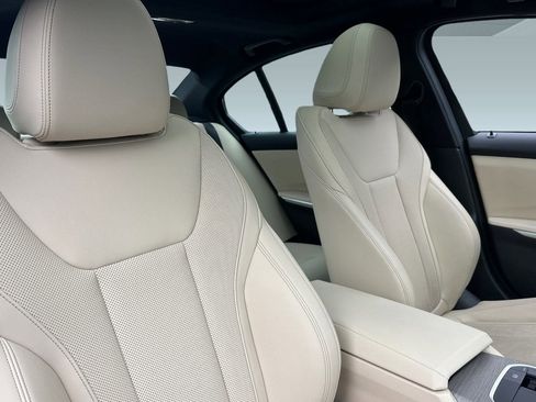 Used 2025 BMW 330i Sedan w/ Premium Package image 31