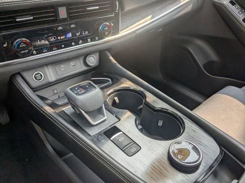 Used 2023 Nissan Rogue Platinum w/ Platinum Premium Package image 20