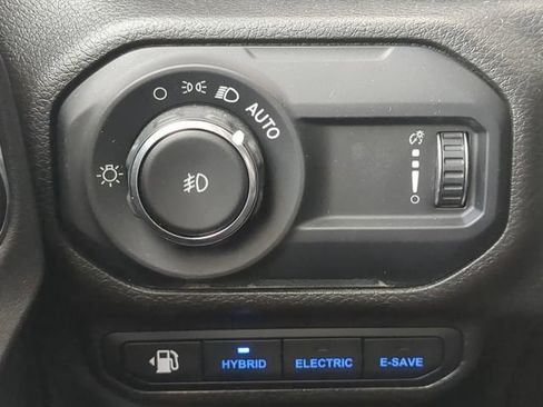 Used 2023 Jeep Wrangler Unlimited Sahara w/ Cold Weather Group AWD/4WD image 28