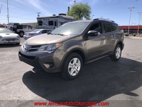 Used 2014 Toyota RAV4 LE FWD image 4