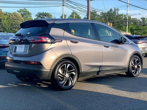 Used 2023 Chevrolet Bolt LT w/ Infotainment Package FWD image 7