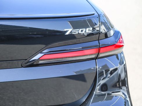 Used 2025 BMW 750e xDrive w/ Premium Package image 7