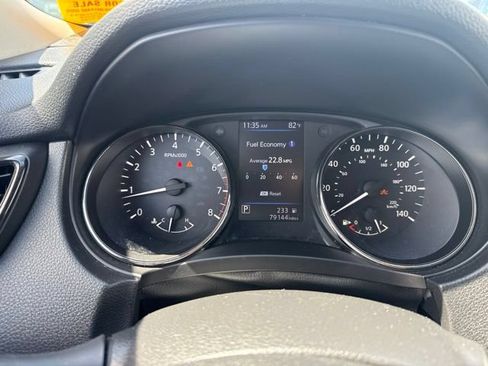 Used 2019 Nissan Rogue SV w/ Premium Package FWD image 10