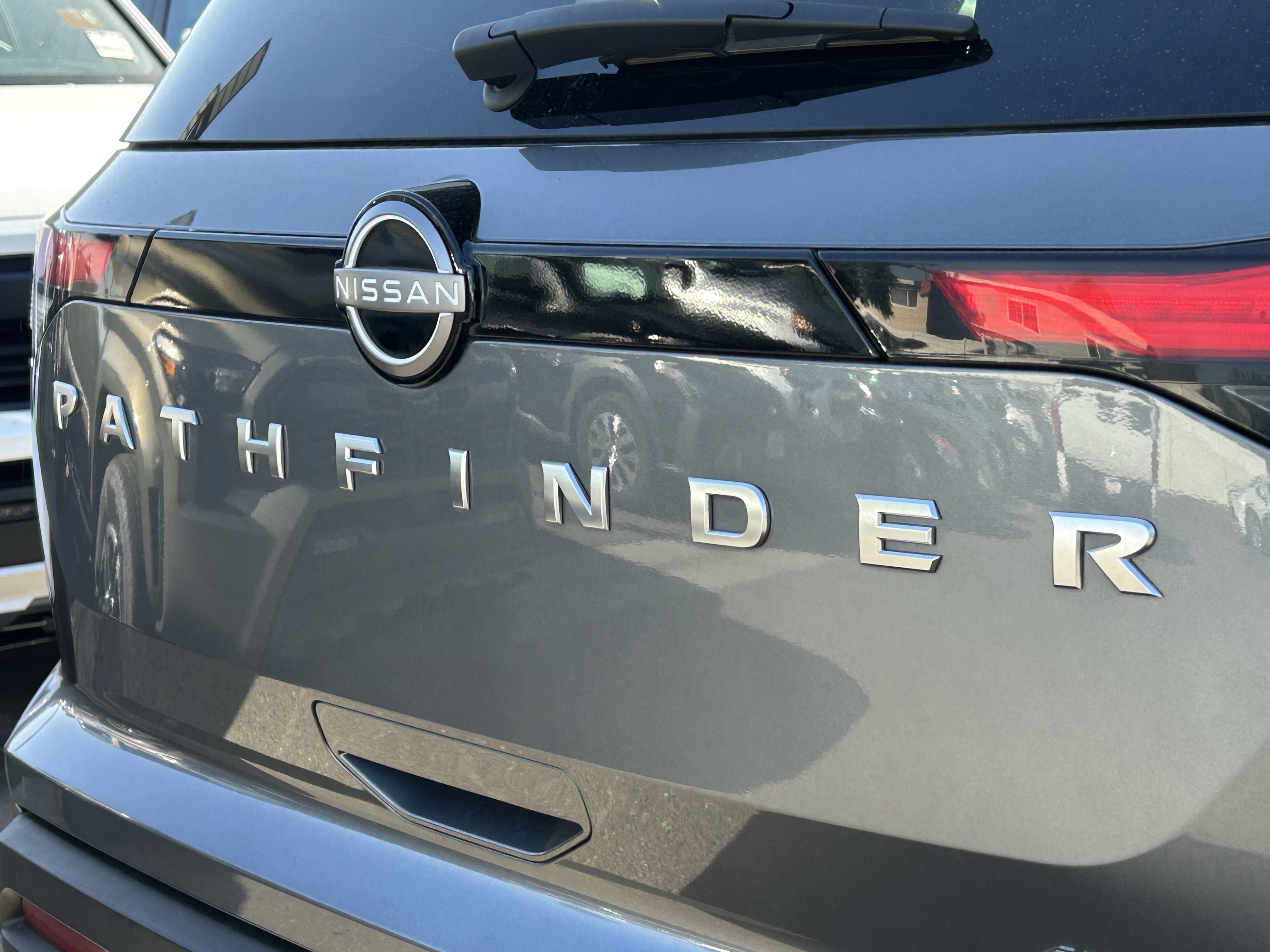 Used 2025 Nissan Pathfinder SV AWD/4WD image 4