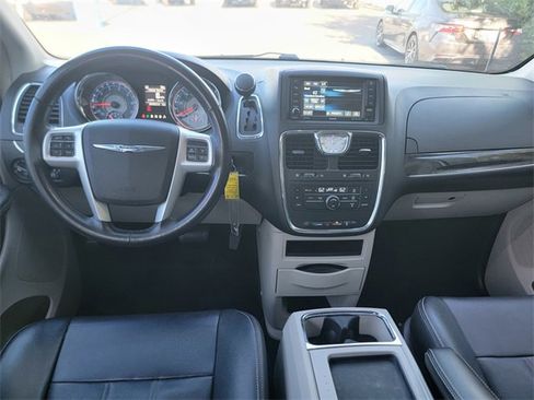 Used 2014 Chrysler Town & Country Touring image 16