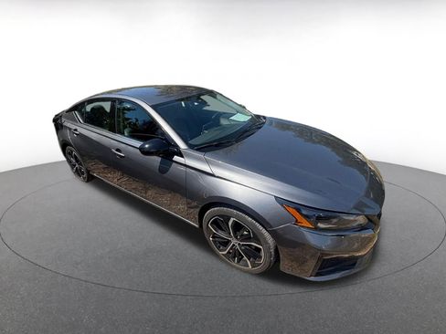 Used 2025 Nissan Altima 2.5 SR image 3