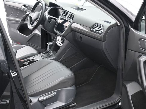 Used 2023 Volkswagen Tiguan SE FWD image 16