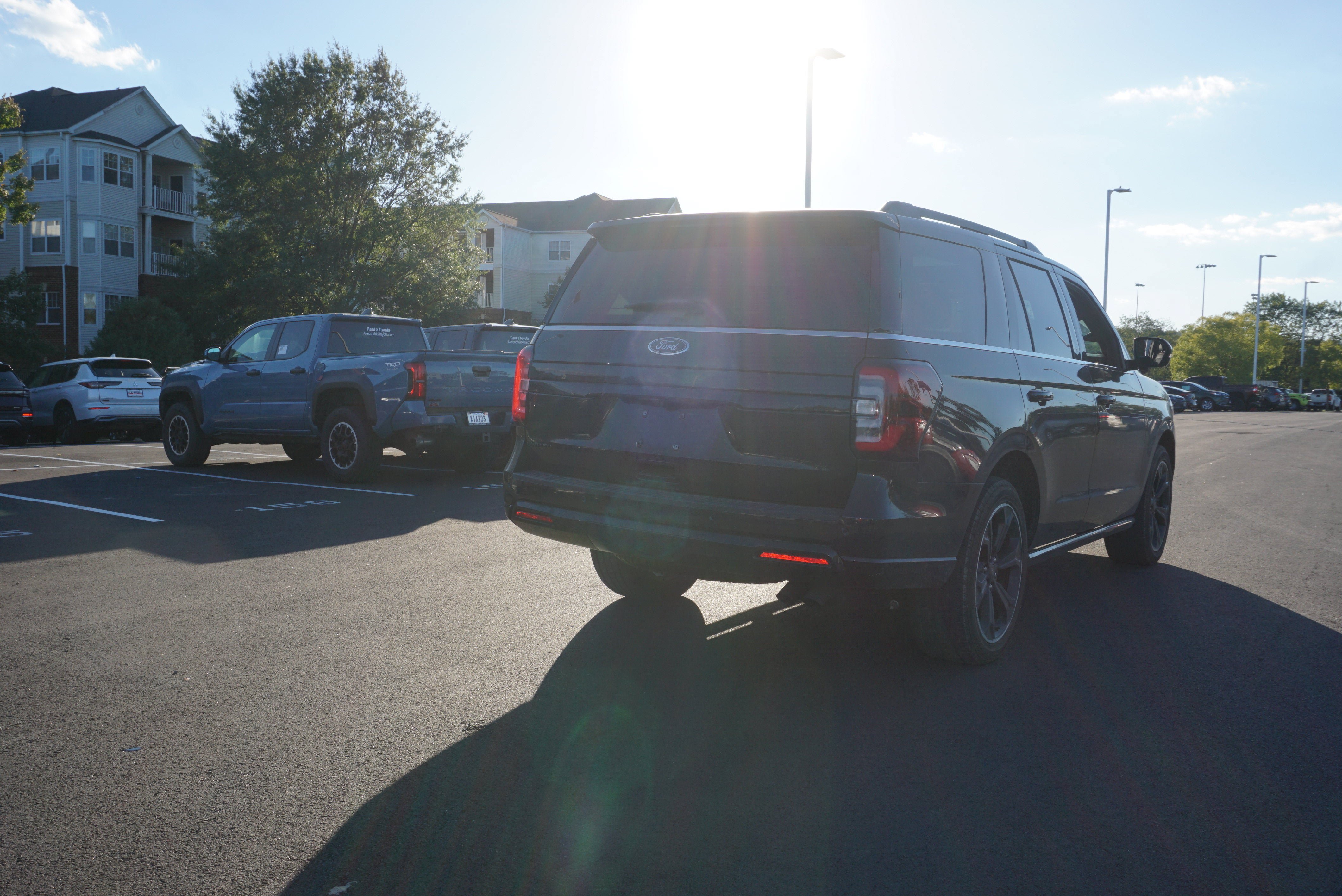Used 2022 Ford Expedition Limited AWD/4WD image 4