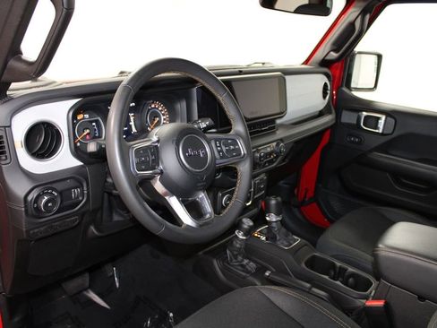 Used 2025 Jeep Wrangler Unlimited Sahara AWD/4WD image 23
