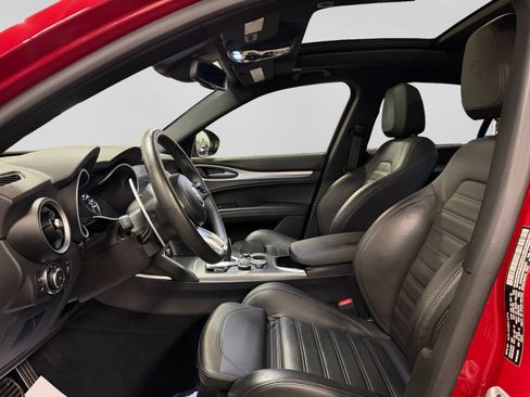Used 2022 Alfa Romeo Stelvio Veloce AWD/4WD image 15