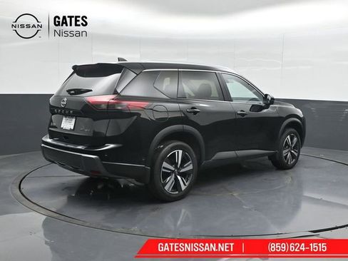 Used 2025 Nissan Rogue SL AWD/4WD image 2