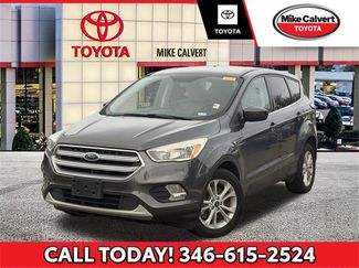 Used 2017 Ford Escape SE video 1