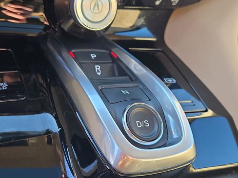 Used 2024 Acura MDX SH-AWD image 17