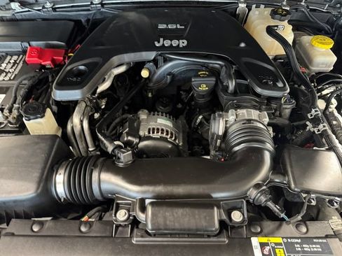 Used 2018 Jeep Wrangler Unlimited Sport S AWD/4WD image 7