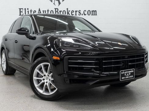 Used 2024 Porsche Cayenne AWD/4WD image 7