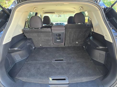 Used 2019 Nissan Rogue S image 14