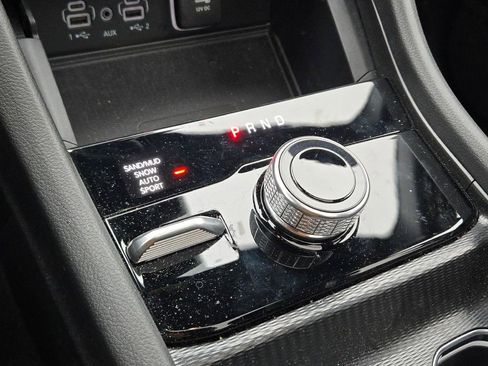 Used 2025 Jeep Grand Cherokee Limited w/ Luxury Tech Group II image 26