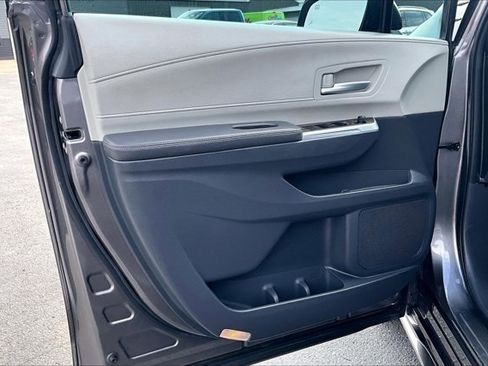 Used 2021 Toyota Sienna XLE FWD image 20