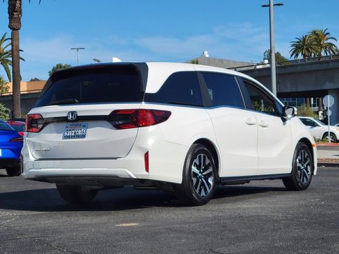Used 2025 Honda Odyssey EX-L image 4