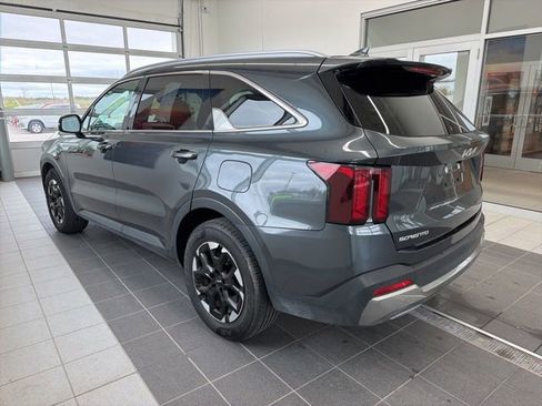 Used 2024 Kia Sorento S FWD image 3