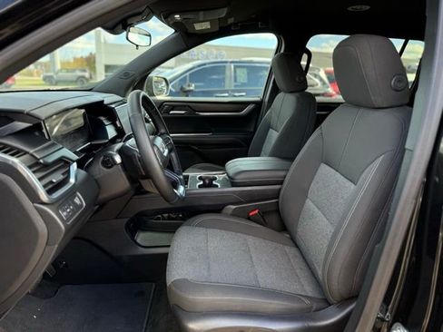 Used 2025 GMC Acadia Elevation image 2