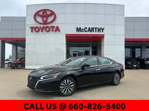 Used 2025 Nissan Altima 2.5 SV FWD image 1