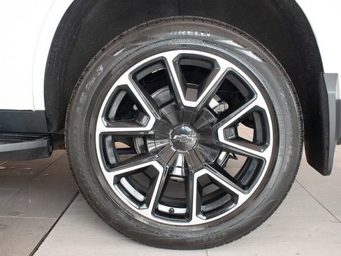 Used 2022 Chevrolet Tahoe RST w/ Sport Performance Package AWD/4WD image 9
