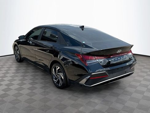 Used 2025 Hyundai Elantra Sport FWD image 8