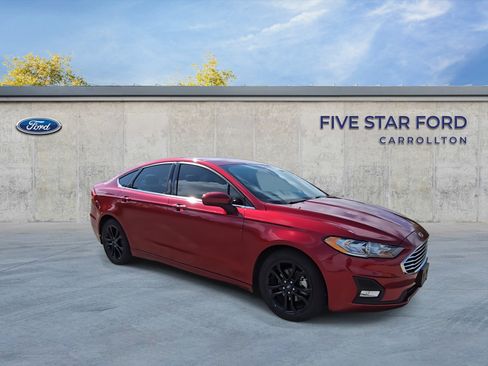 Used 2019 Ford Fusion SE w/ Equipment Group 151A image 2