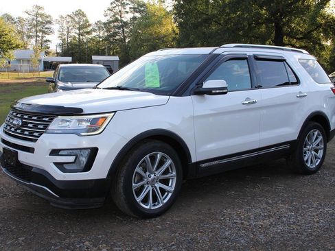 Used 2017 Ford Explorer Limited image 4